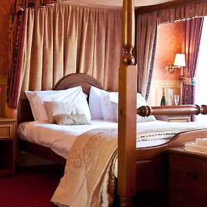 Double Room Four Poster Bed
